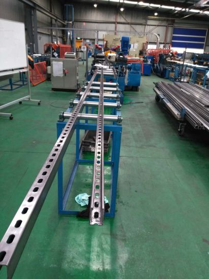 Nowa konstrukcja Mitsubishi PLC Control Automatyczna maszyna do formowania rolek słonecznych wyprodukowana w Chinach